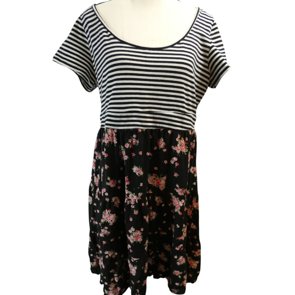 Torrid Women's Dress Size 1 Mixed Media Short Sleeves Casual Striped Floral